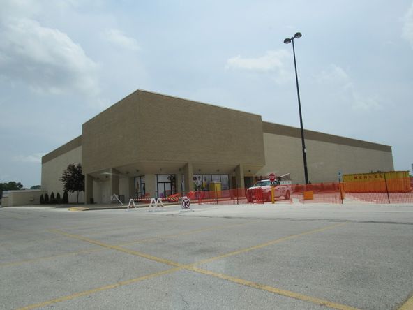 Quincy, IL Second Level Flex Space for Lease: 3203 Broadway St, Quincy, IL 62301
